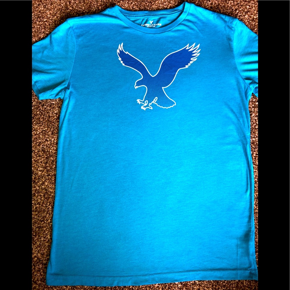 Men’s American Eagle T-shirt.